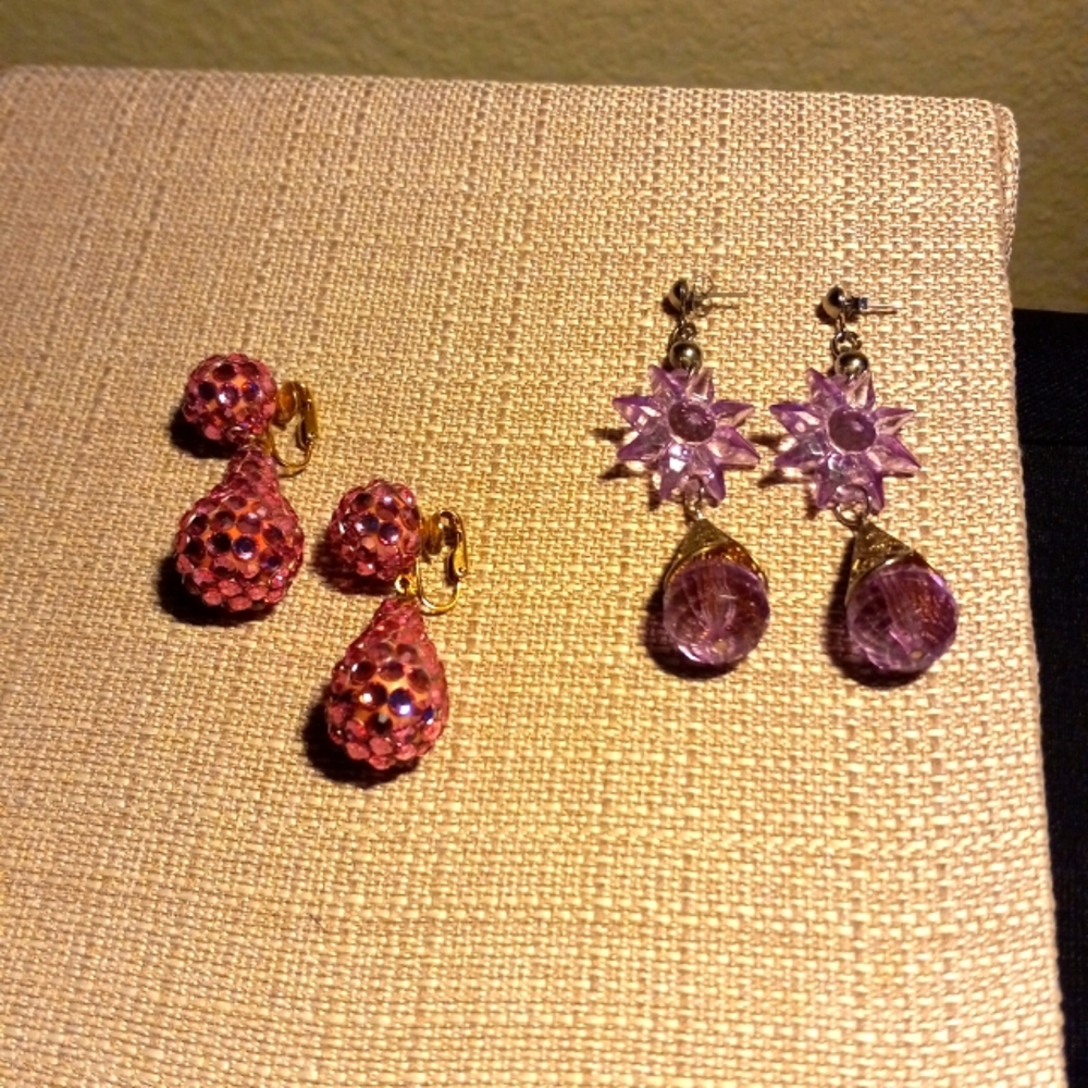 💗💜Vintage Retro Pink Earrings. One pair clip on, second pair pierced. 2"-3"